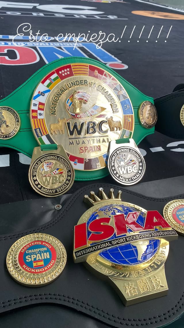 Cinturones y medallas de campeonatos WBC e ISKA conseguidos por deportistas de ABP Sport