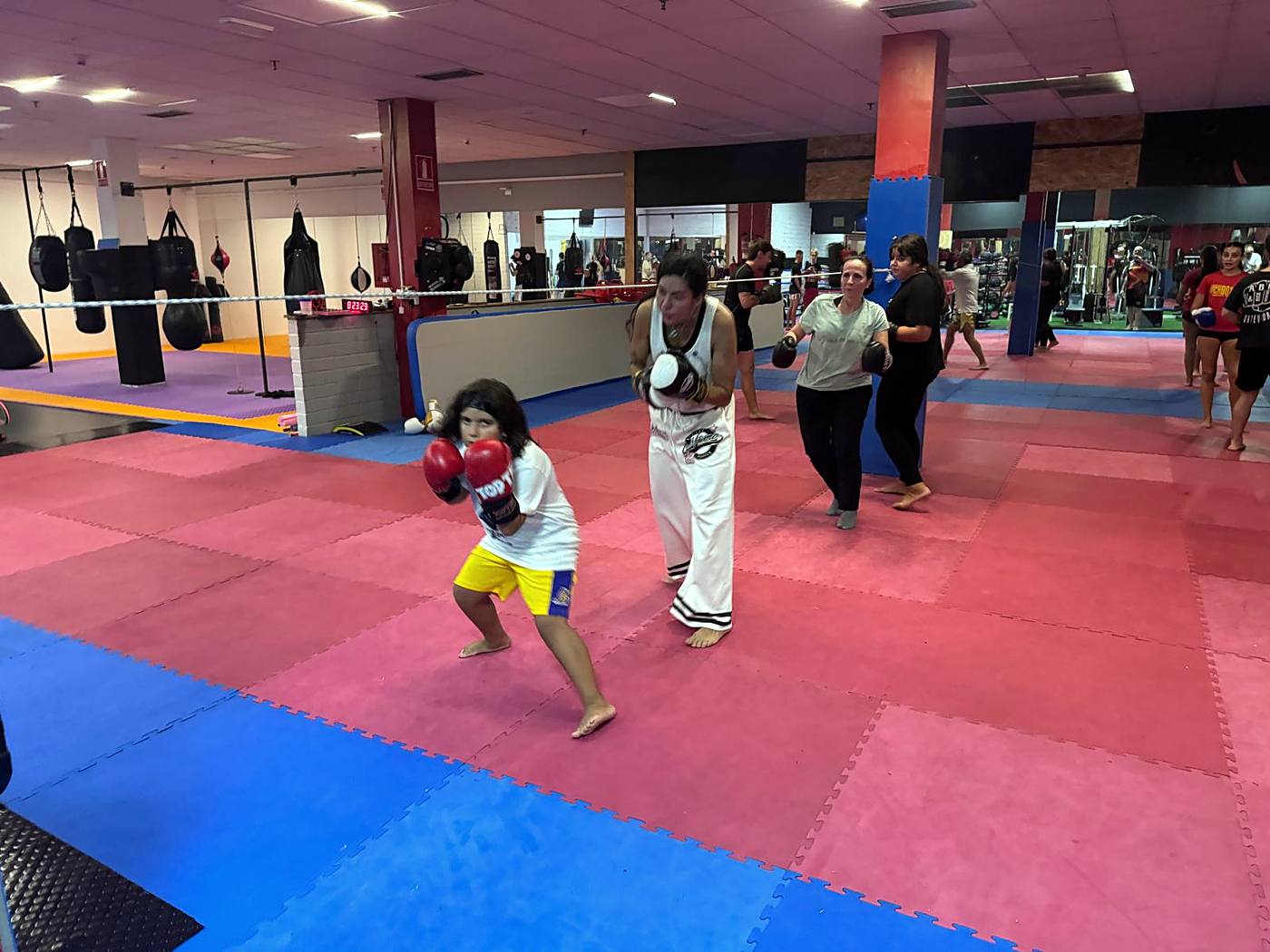 Clase de boxeo en guardia en la sala de ABP Sport, Pontevedra